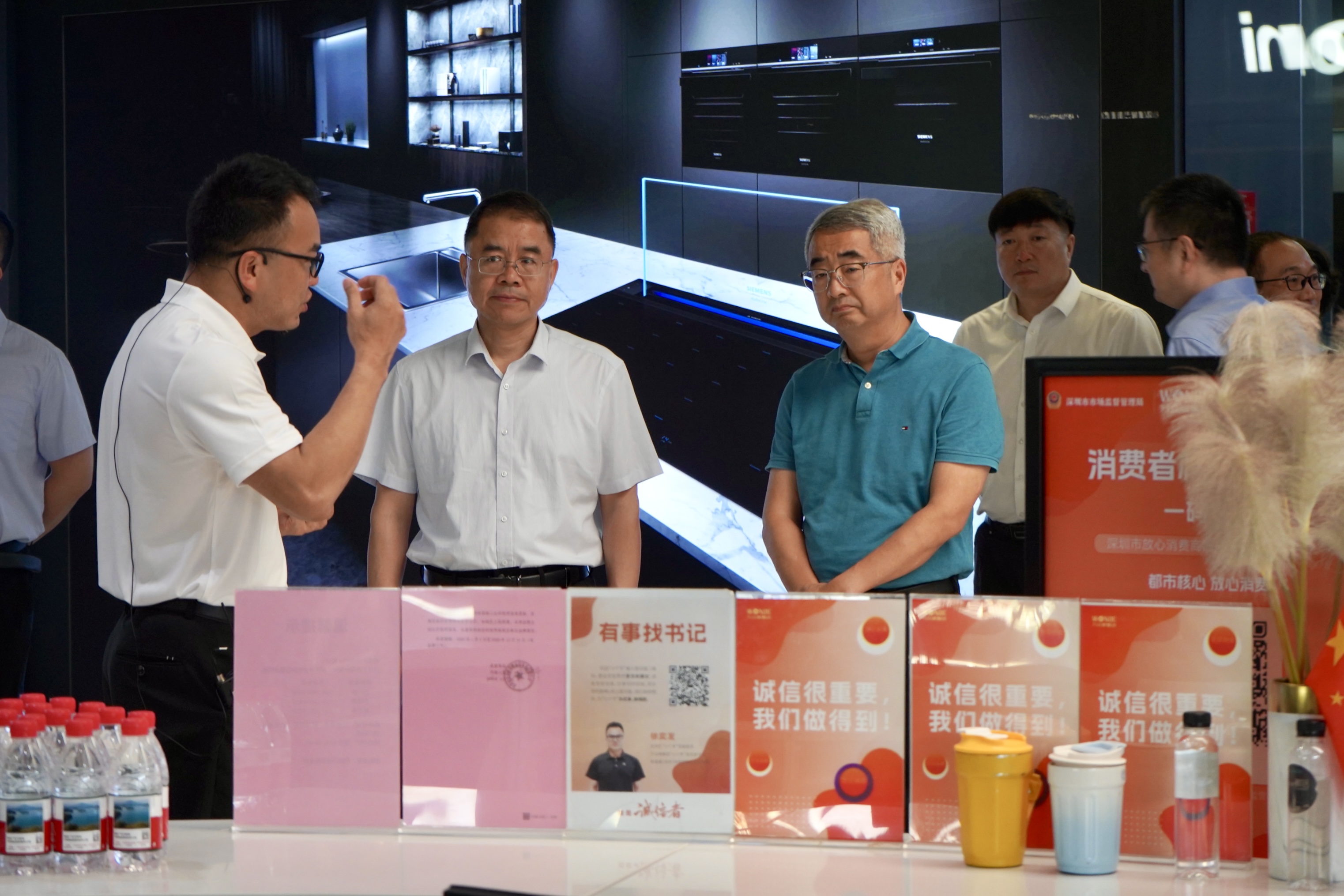 深耕诚信经营 输出深圳样本！国家市监总局网监司及多省市监局代表莅临万众城 共话商品交易市场高质量发展